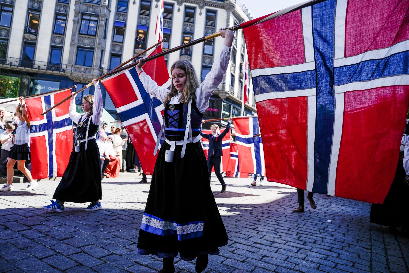 epa11347509 Children parade as Norway marks Constitution Day in Oslo, Norway, 17 May 2024. Constitution Day is observed in Norway annually on 17 May to celebrate the constitution signing in 1814.  EPA/Javad Parsa  NORWAY OUT