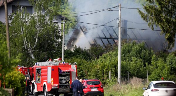 04.05.2024., Zapresic - Pozar kuce u Ivancu Bistranskom. U pozaru nema ozlijedjenih, a gasenje je otezavala velika kolicina guma i otpada oko kuce. Uzrok pozara za sada nije poznat. Photo: Zeljko Hladika/PIXSELL