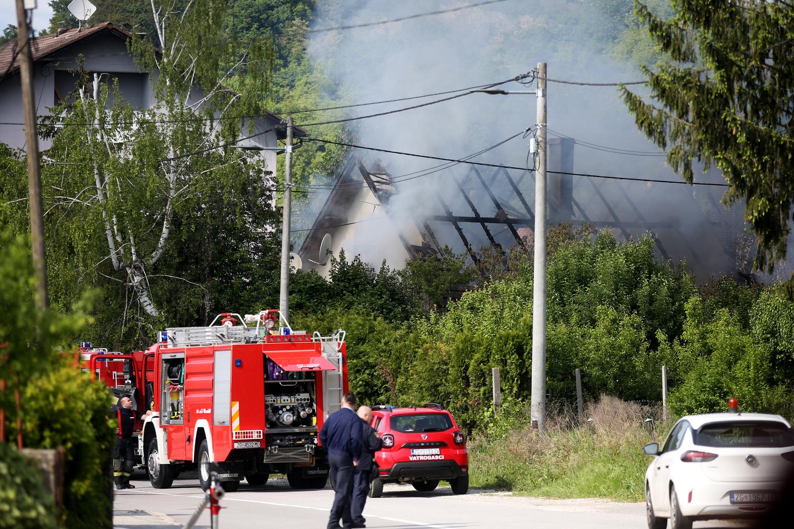 04.05.2024., Zapresic - Pozar kuce u Ivancu Bistranskom. U pozaru nema ozlijedjenih, a gasenje je otezavala velika kolicina guma i otpada oko kuce. Uzrok pozara za sada nije poznat. Photo: Zeljko Hladika/PIXSELL