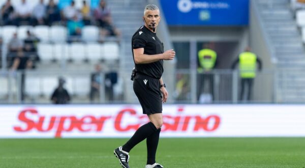 04.05.2024., stadion Opus Arena, Osijek - SuperSport HNL, 33. kolo, NK Osijek - NK Lokomotiva. sudac Jakov Titlic Photo: Borna Jaksic/PIXSELL