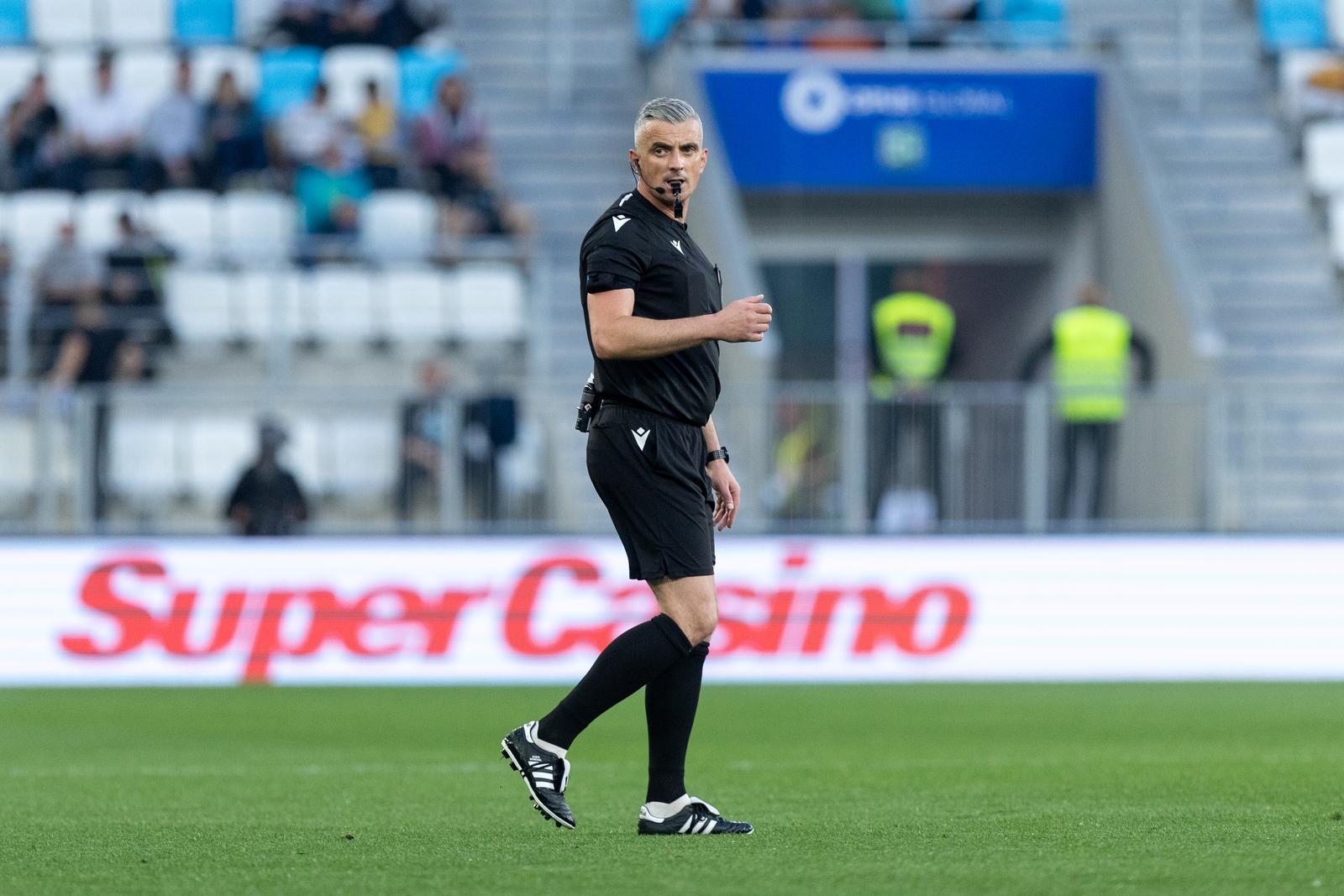 04.05.2024., stadion Opus Arena, Osijek - SuperSport HNL, 33. kolo, NK Osijek - NK Lokomotiva. sudac Jakov Titlic Photo: Borna Jaksic/PIXSELL