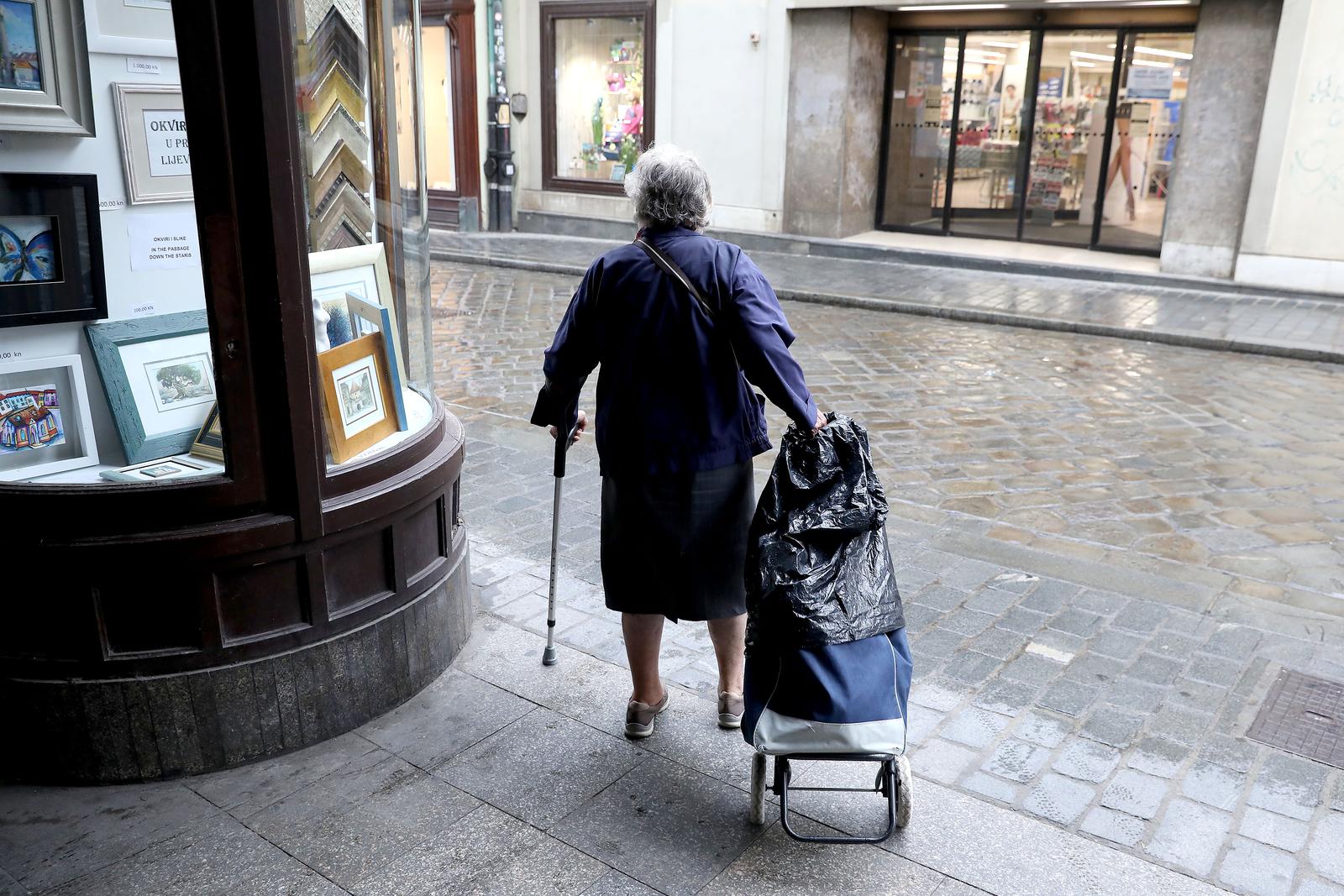 06.09.2019., Zagreb - Stariji ljudi.rrPhoto: Patrik Macek/PIXSELL