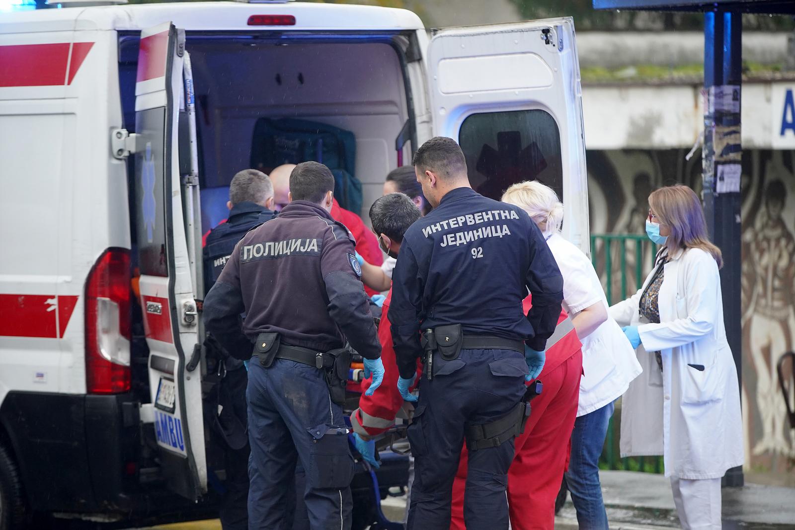 06, November, 2021, Belgrade - After the attack on the police officers, they were taken care of at the Sremcica Health Center, from where they were transferred to the Emergency Center. Photo: Antonio Ahel/ATAImages

06, novembar, 2021, Beograd - Posle napada na policijske sluzbenike oni su zbrinuti u Domu zdravlja Sremcica, odakle su potpom prebaceni u Urgentni centar. Photo: Antonio Ahel/ATAImages Photo: Antonio Ahel/PIXSELL