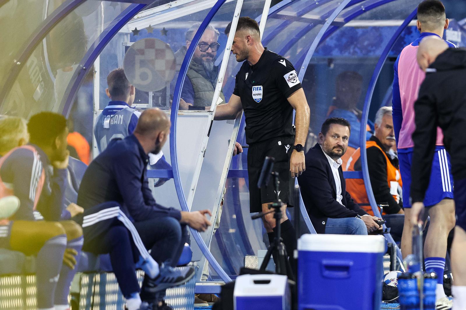 11.05.2024., stadion Maksimir, Zagreb - SuperSport HNL, 34. kolo, GNK Dinamo - NK Osijek. Sudac Patrik Kolaric pregledava VAR. Photo: Luka Stanzl/PIXSELL