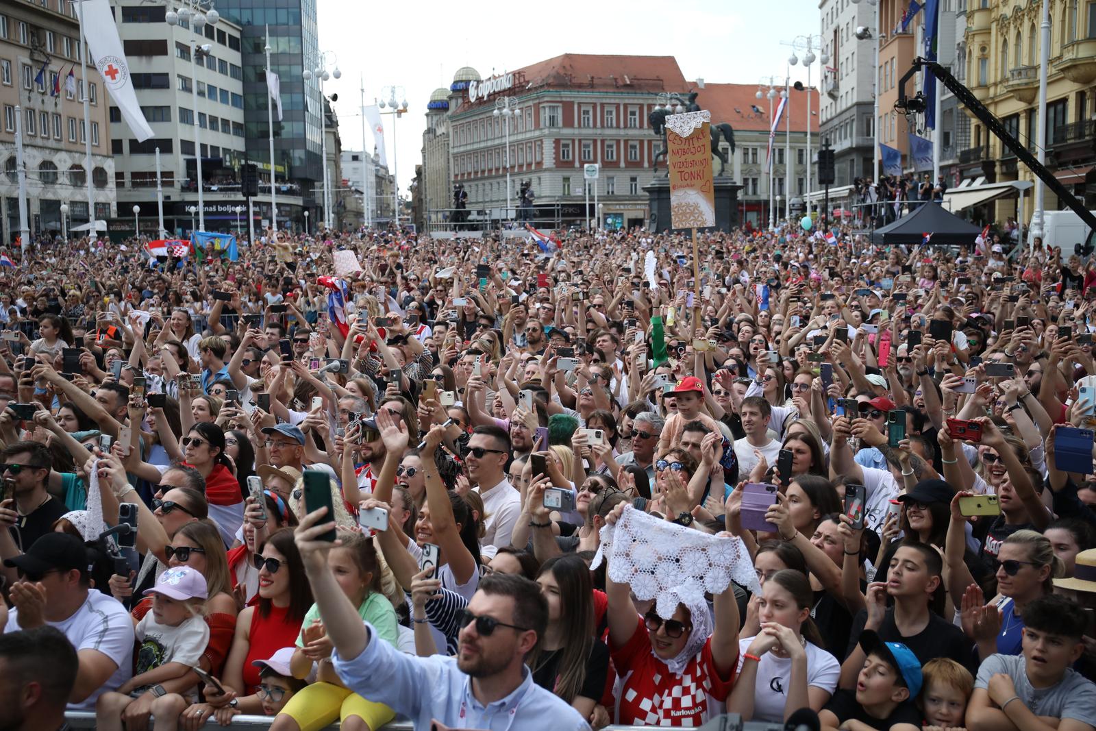 12.05.2024., Trg bana Josipa Jelacica, Zagreb - Grad Zagreb organizirao je svecani docek za ovogodisnjeg hrvatskog predstavnika na Eurosongu, Marka Purisica, Baby Lasagnu., koji je osvojio drugo mjesto. Okupljene gradjane do dolaska Baby Lasagne zabavljali su DJ Mario Kovac te bivsi hrvatski predstavnici na Eurosongu Let 3, Tajci i Emilija Kokic.  Photo: Emica Elvedji/PIXSELL