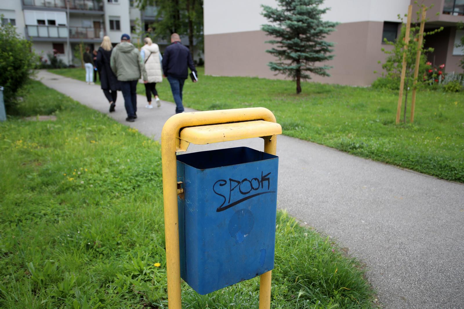 14.05.2024., Zapresic - Kos za smece u Ulici Antuna Mihanovica u kojemu je pronadjena beba. Photo: Zeljko Lukunic/PIXSELL