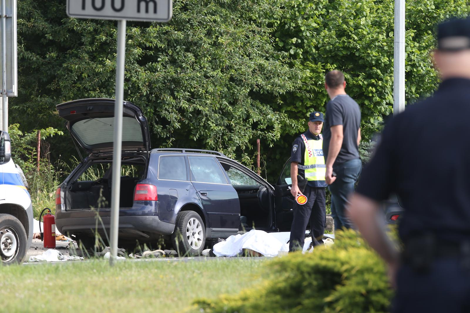 16.05.2024., Brnaze, Sinj - Tijekom policijske potjere osobni automobil madjarskim registarskih oznaka izletjelo je s ceste i zabio se u zid. U nesreci je poginulo cetvero ljudi, a petero je prevezeno u bolnicu. Photo: Ivo Cagalj/PIXSELL