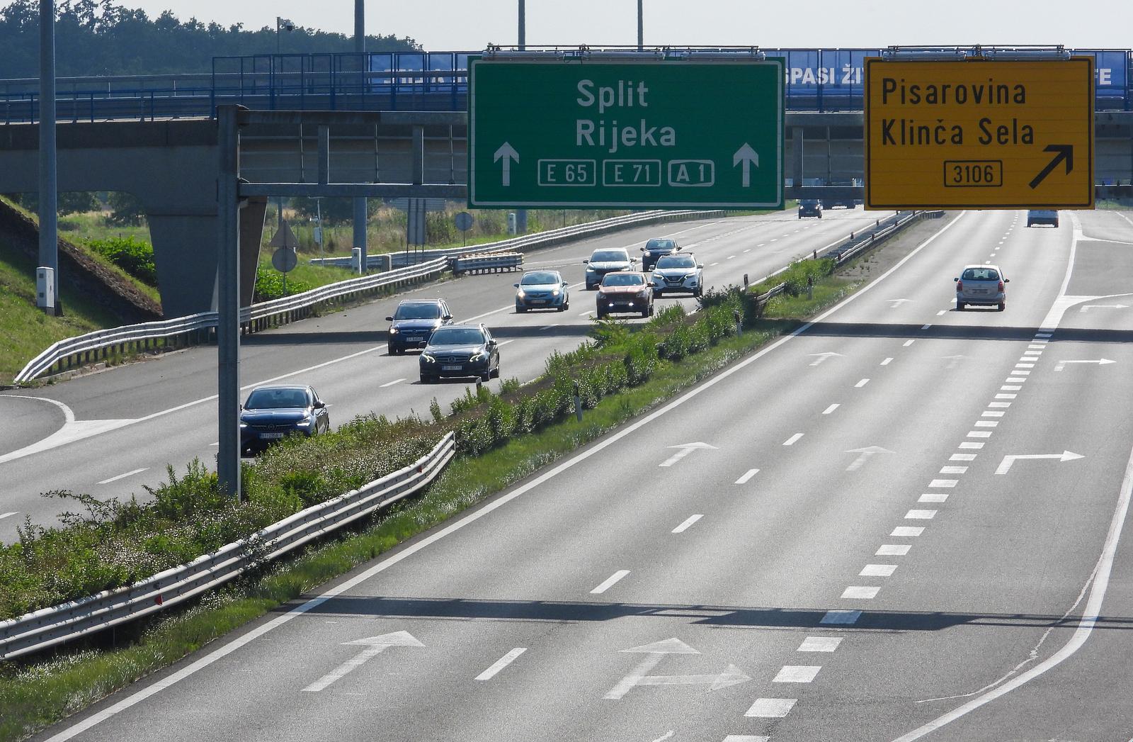 17.07.2023., Zdencina - Gust promet na autocesti A1 u oba smjera. Photo: Matija Habljak/PIXSELL