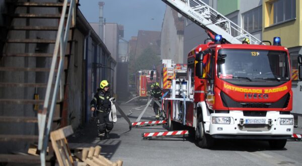 19.05.2024., Zagreb - Pozar poslovnog objekta, osam vatrogasnih vozila na terenu.  Photo: Luka Batelic/PIXSELL