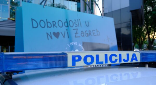 19.06.2022., Zagreb - Zaprimljena je nova dojava o bombi u trgovackom centru Avenue Mall. Posjetitelji su evakuirani, a pregled centra obavlja policija. Photo: Slaven Branislav Babic/PIXSELL