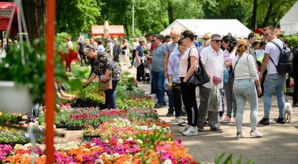 21.05.2023., Zagreb - Velik broj gradjana posjetio je uoci zatvaranja medjunarodnu izlozbu cvijeca Floraart na zagrebackom jezeru Bundek.
 Photo: Davor Puklavec/PIXSELL