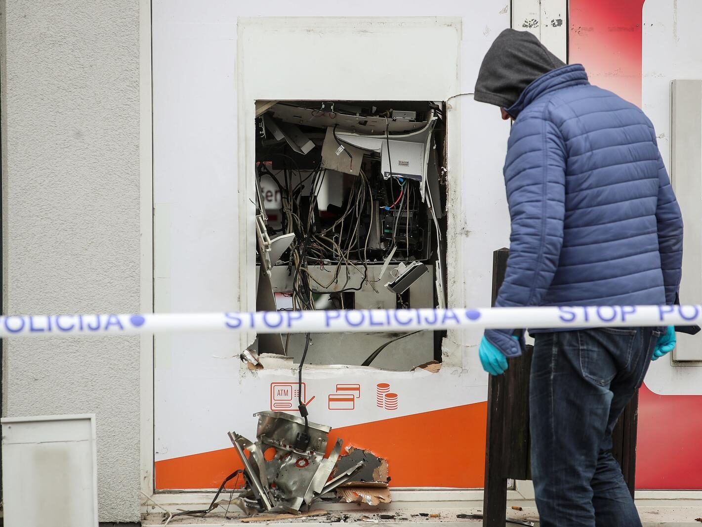 21.11.2022., Stubicke Toplice - U centru Stubickih Toplica raznesen bankomat PBZ-a. Policijski ocevid je u tijeku. Photo: Luka Stanzl/PIXSELL