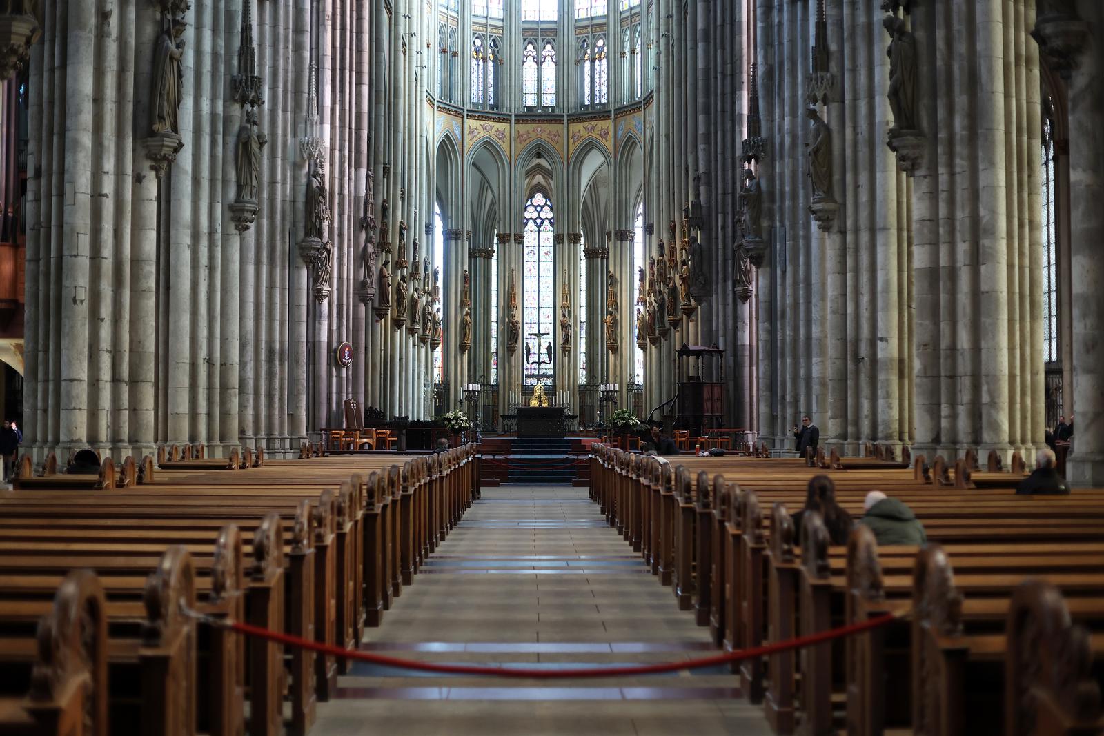 23.01.2024., Njemacka - Koln. Razglednica iz Kolna. Koln je grad koji se nalazi na zapadu Njemacke na rijeci Rajni. Povijesna jezgra Kolna je bila razorena u 2. svj. ratu, ali je kasnije obnovljena. Najprepoznatljiviji simbol Kolna je katedrala u gotickom stilu. To je jedna od najpoznatijih njemackih katedrala koja je upisana na listu svjetske bastine UNESCO-a. Grad ima jos mnogo crkava i gradjevina u gotickom i romanickom stilu. Poznat je most preko Rajne Hohenzollernbrücke. Grad je ove godine domacin europskog rukometnog prvenstva. Photo: Sanjin Strukic/PIXSELL