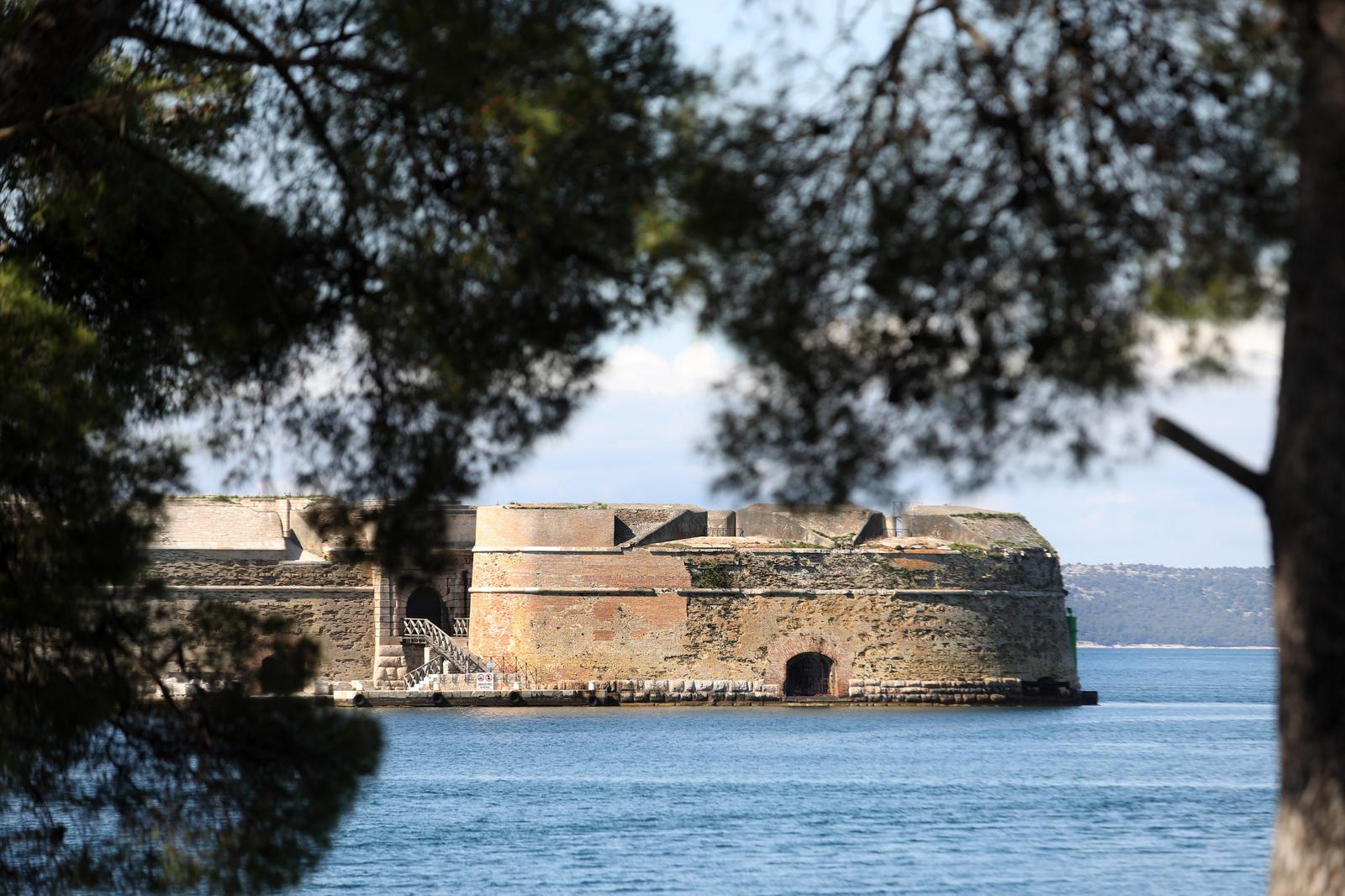 23.04.2024., Sibenik - Tvrdjava sv Nikole u sibenskom kanalu sv Ante, jedna od cetiri tvrdjave koje su stitile grad od neprijatelja. Photo: Dusko Jaramaz/PIXSELL