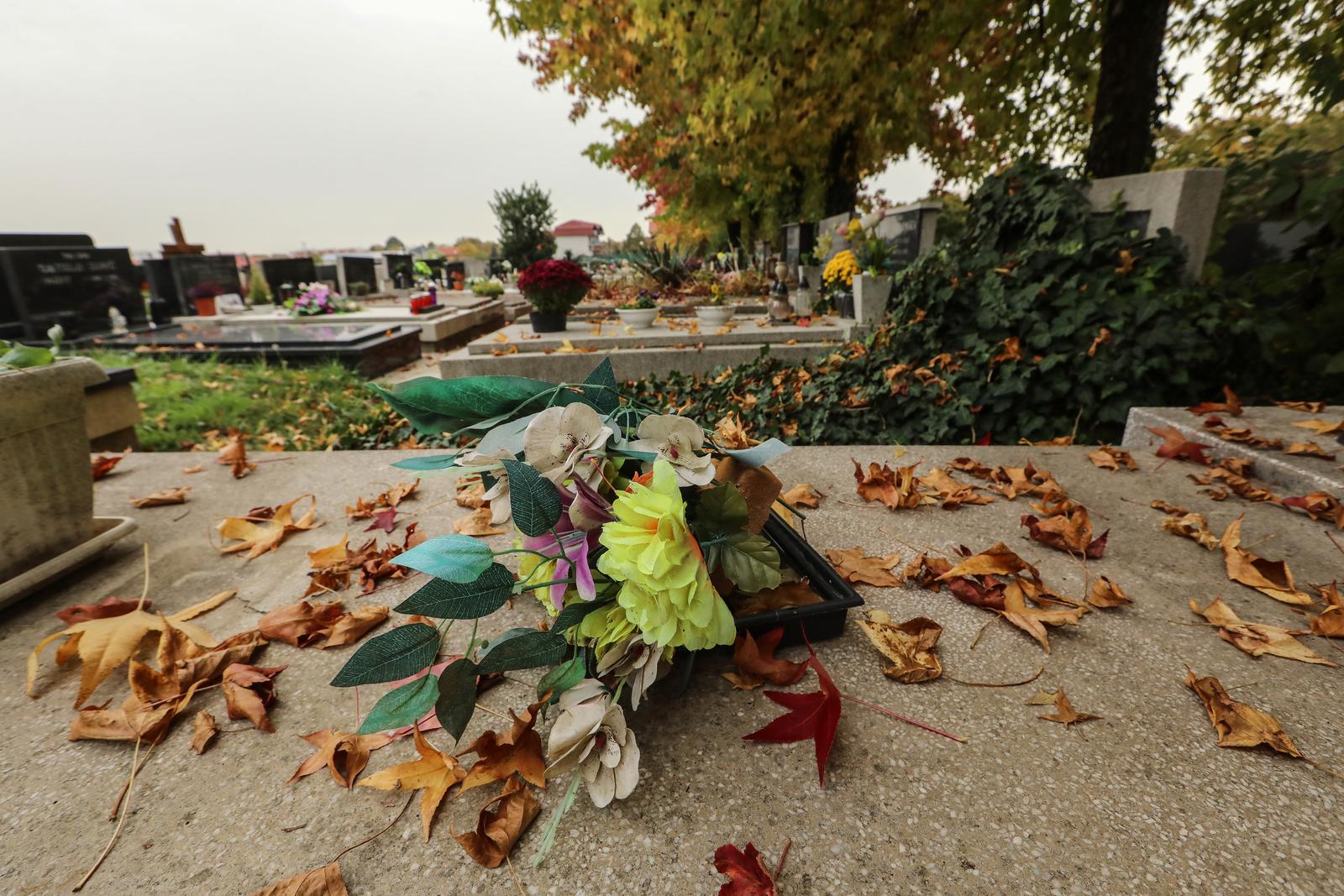 24.10.2023.,Zagreb,  gradsko groblje Mirosevacj, stanje nakon ovoljetnog nevremena i uredjenost groblja uoci Sisveta.
Photo: Robert Anic/PIXSELL      Photo: Robert Anic/PIXSELL