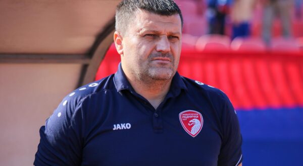 11, April, 2024, Kragujevac - The quarter-final match of the Serbian Cup 2023/24 between FK Radnicki 1923 and FK Novi Pazar was played at the Cika Daca stadium in Kragujevac. Fedja Dudic, trener/coach (FK Radnicki 1923). Photo: Elmedin Hajrovic/ATAImages

11, april, 2024, Kragujevac - Utakmica cetvrtine finala Kupa Srbije 2023/24 izmedju FK Radnicki 1923  i FK Novi Pazar odigrana je na stadionu Cika Daca u Kragujevcu. Photo: Elmedin Hajrovic/ATAImages Photo: Elmedin Hajrovic/ATAImages/PIXSELL