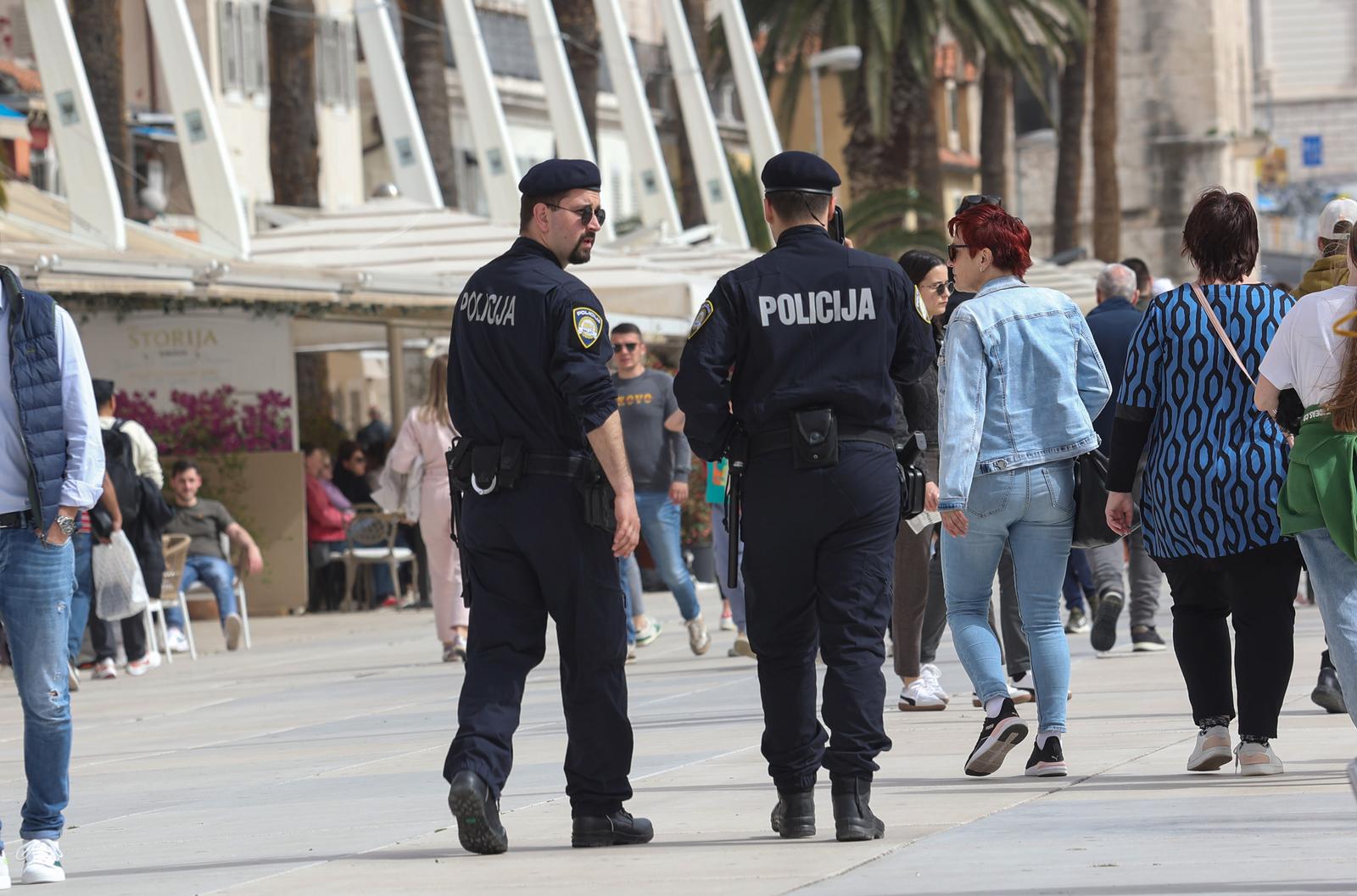 30.03.2024., Split- Navijaci po rivi i policija Photo: Ivana Ivanovic/PIXSELL