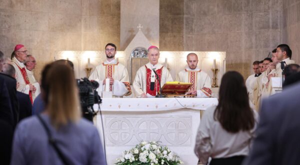 30.05.2024., Crkva sv. Marka, Zagreb - Predsjednik Vlade s clanovima Vlade sudjelovao je na svetoj misi za Domovinu koju je predvodio mons. Drazen Kutlesa, zagrebacki nadbiskup i metropolit. Drazen Kutlesa. Photo: Luka Stanzl/PIXSELL