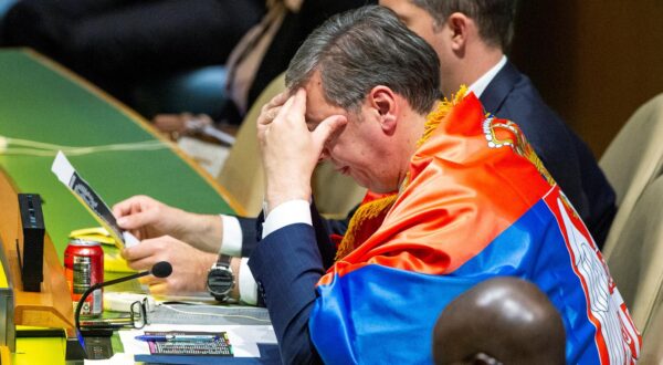 Serbian President Aleksandar Vucic wears a Serbian flag as he listens to delegates after the United Nations General Assembly's vote on the creation of an international day to commemorate the Srebrenica genocide, at the United Nations Headquarters in New York City, U.S. May 23, 2024.  REUTERS/Eduardo Munoz Photo: EDUARDO MUNOZ/REUTERS