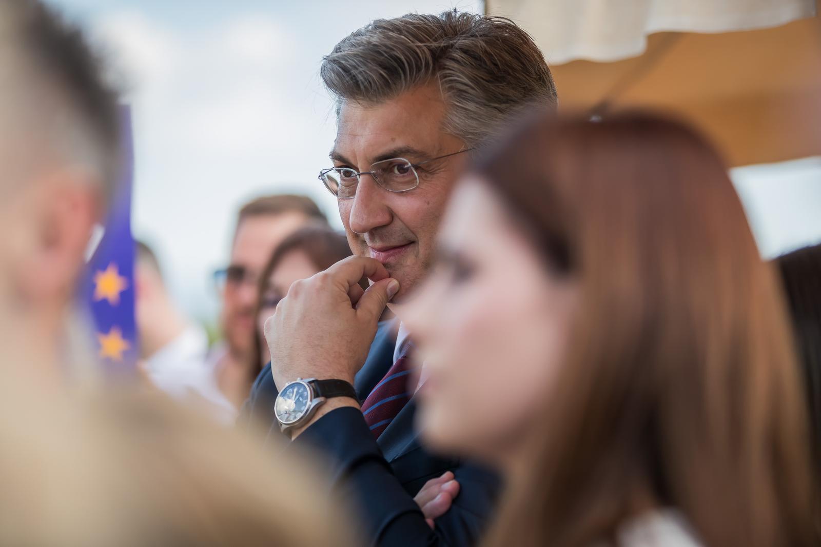 10.05.2024., Split - Druzenje s mladima na terasi hotela Radisson u skolpu predizborne kampanje HDZ-a na europskim izborima. Andrej Plenkovic Photo: Zvonimir Barisin/PIXSELL