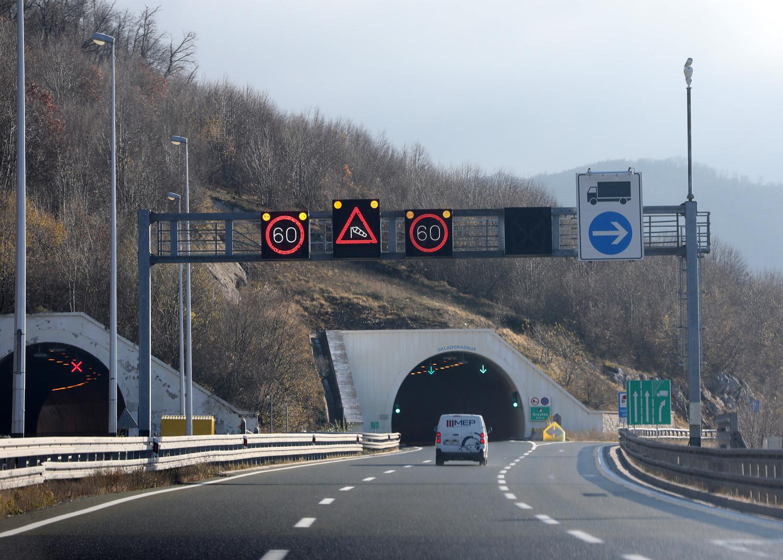 23.11.2021., Rijeka  - Olujni vjetar na autocesti A6 Rijeka-Zagreb na dionici Ostrovica-Kikovica usporava promet.  
  Photo: Goran Kovacic/PIXSELL