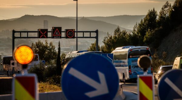 23.11.2023., Klis, Guzva na brzoj cesti Dugopolje Split. Na Dionici Dugopolje Split Zatvoren je tunel Mravince te se promet odvija desnim trakom Tunela te se stvaraju gužve. Photo: Zvonimir Barisin/PIXSELL