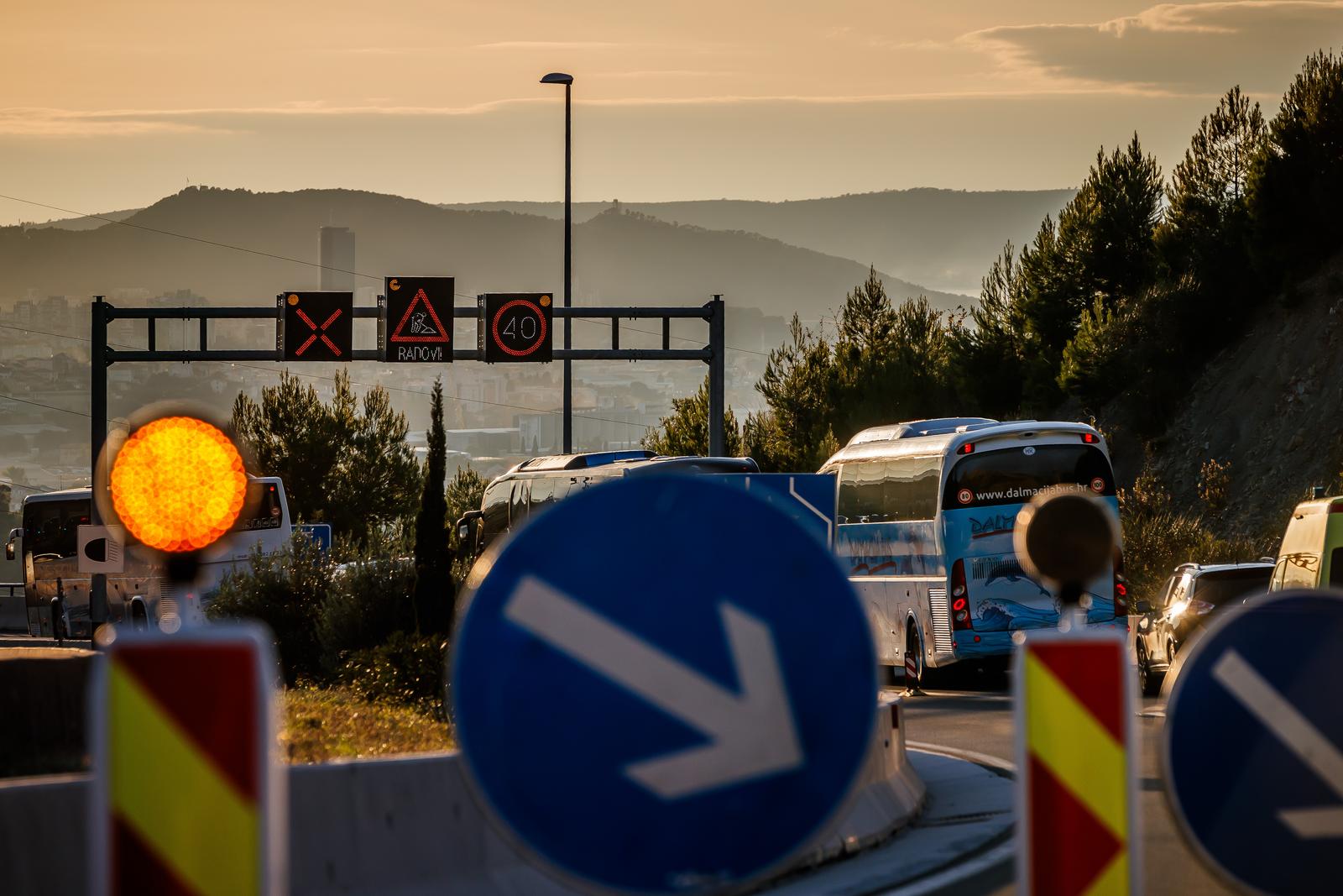 23.11.2023., Klis, Guzva na brzoj cesti Dugopolje Split. Na Dionici Dugopolje Split Zatvoren je tunel Mravince te se promet odvija desnim trakom Tunela te se stvaraju gužve. Photo: Zvonimir Barisin/PIXSELL