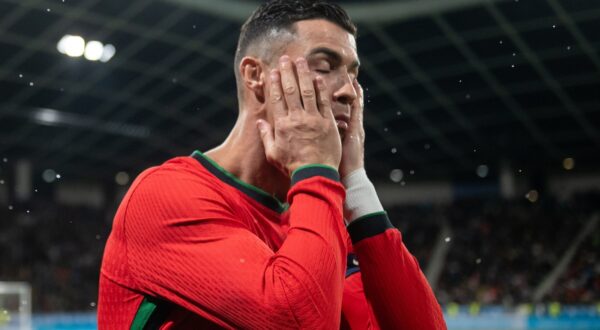 Christiano Ronaldo refresh his face before international friendly match between Slovenia and Portugal at Stozice Stadium. Final result Slovenia 2:0 Portugal.,Image: 859994382, License: Rights-managed, Restrictions: *** World Rights ***, Model Release: no, Credit line: SOPA Images / ddp USA / Profimedia