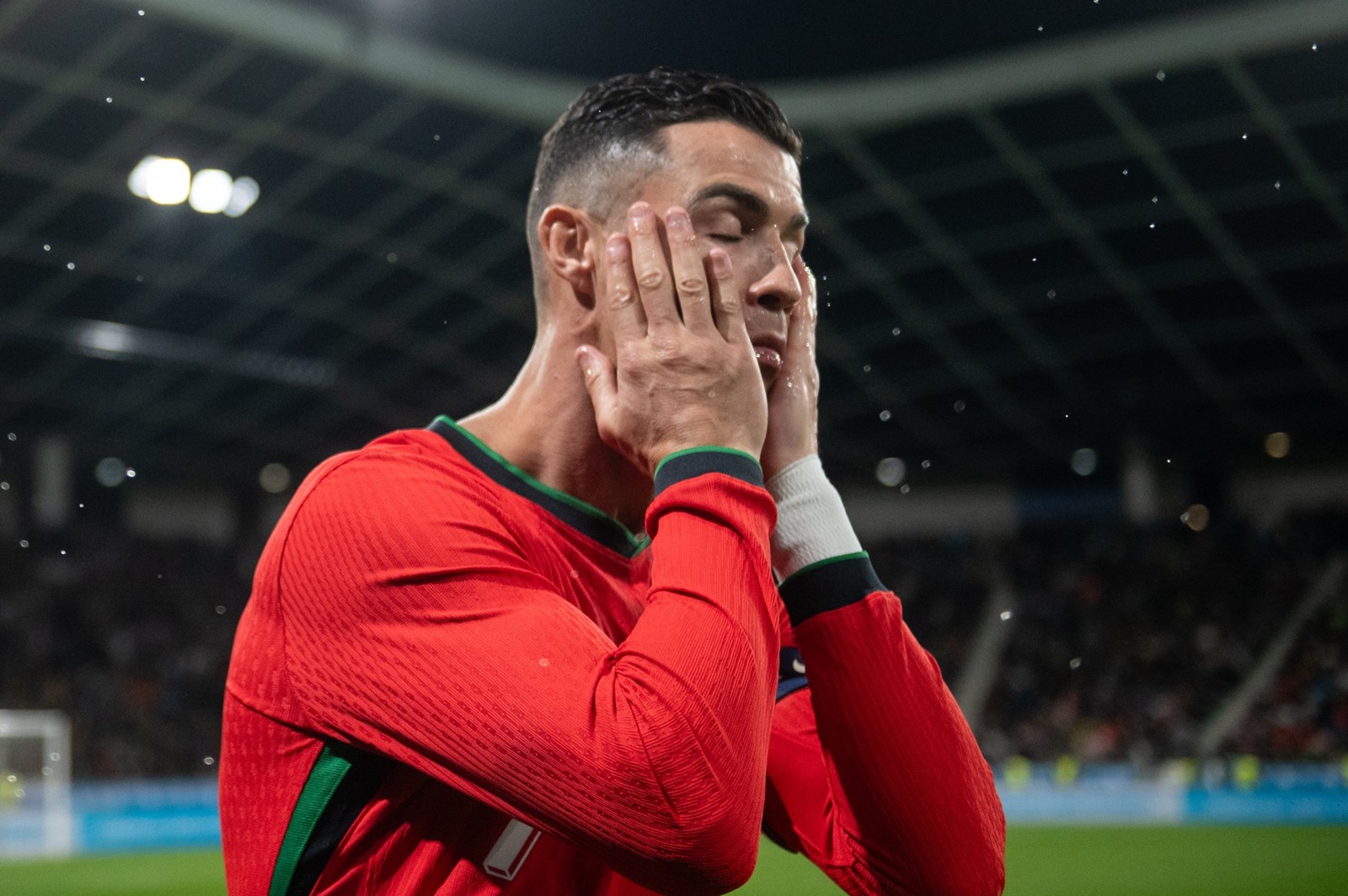 Christiano Ronaldo refresh his face before international friendly match between Slovenia and Portugal at Stozice Stadium. Final result Slovenia 2:0 Portugal.,Image: 859994382, License: Rights-managed, Restrictions: *** World Rights ***, Model Release: no, Credit line: SOPA Images / ddp USA / Profimedia