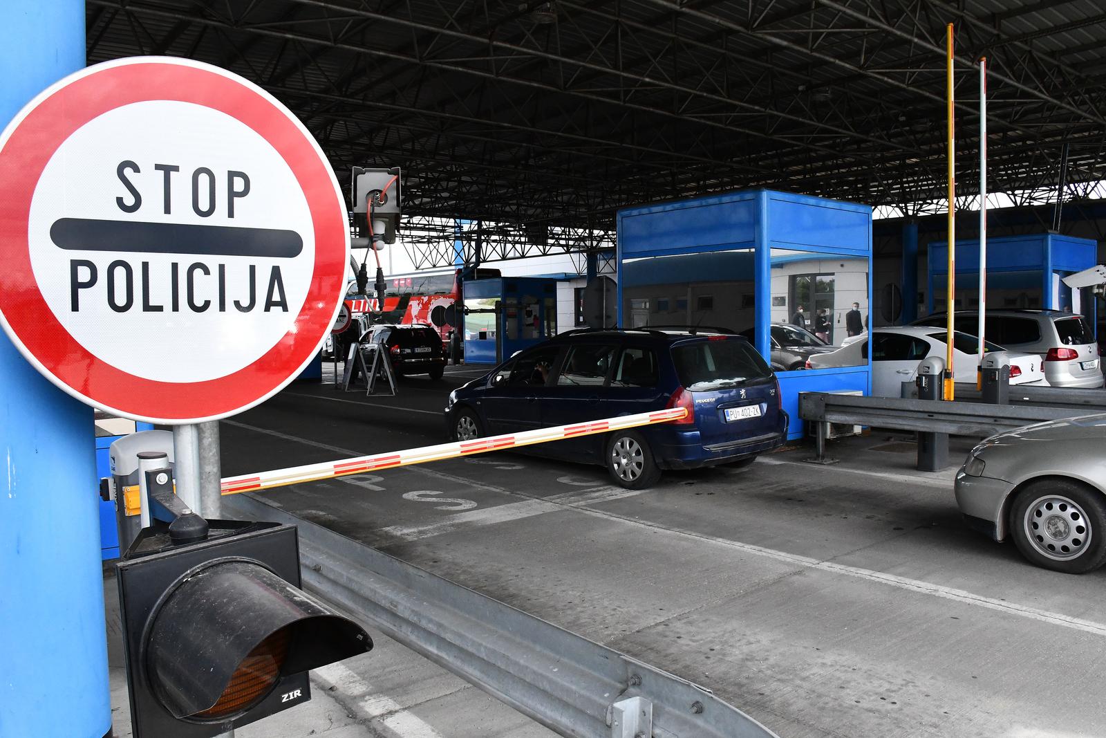 16.05.2021., Slavonski Brod - Guzve na ulazu u Hrvatsku na granicnom prijelazu s BiH u Slavonskom Brodu. rPhoto: Ivica Galovic/PIXSELL