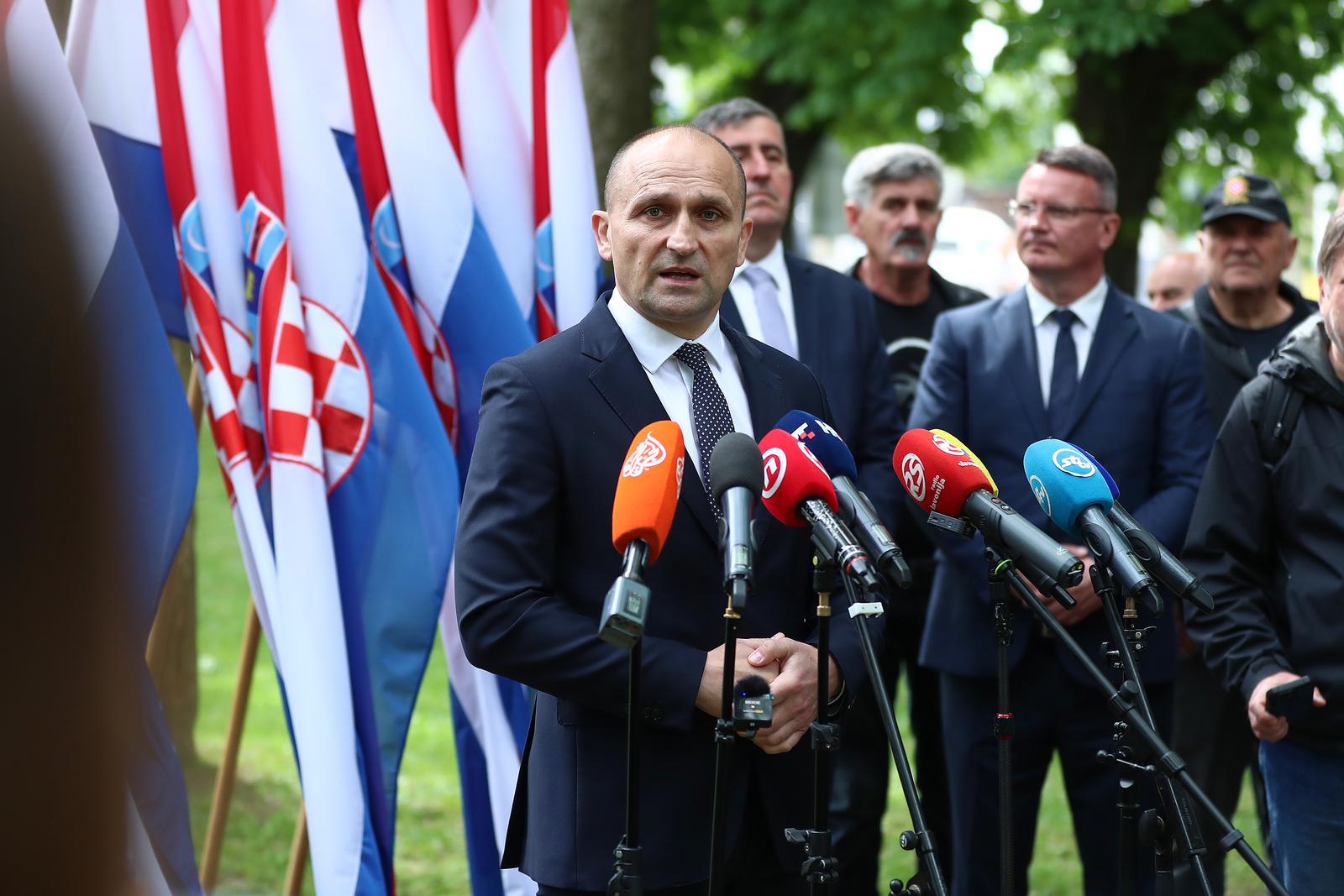 01.05.2024., Okucani - Sredisnja svecanost obiljezavanja 29. obljetnice vojno-redarstvene operacije "Bljesak" odrzana je u Okucanim uz nazocnost drzavnog vrha. Polaganjem vijenaca i cvijeca prisutni su odali pocast svima koju su zivot polozili za hrvatsku slobodu i samostalnost. Ivan Anusic. Photo: Matija Habljak/PIXSELL