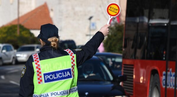 08.02.2022., Sibenik - Policijska akcija usmjerena na pjesake i vozila provodi se tijekom jutra na podrucju grada Sibenika. Photo: Hrvoje Jelavic/PIXSELL