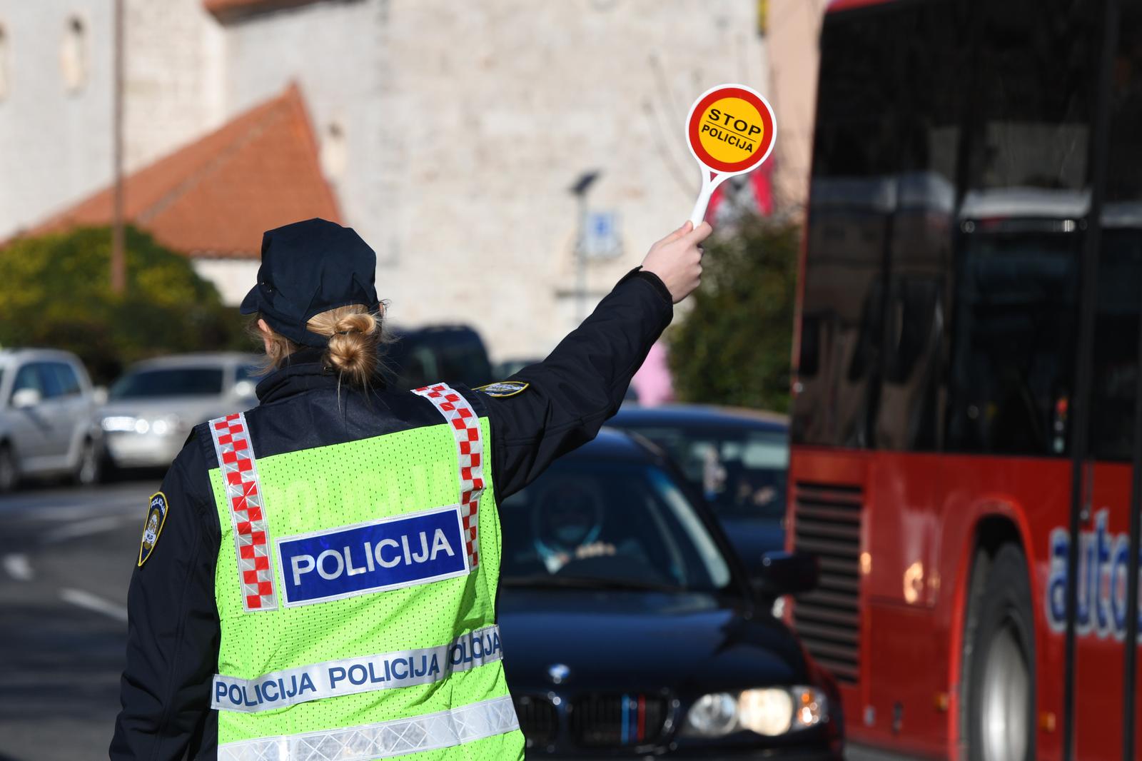 08.02.2022., Sibenik - Policijska akcija usmjerena na pjesake i vozila provodi se tijekom jutra na podrucju grada Sibenika. Photo: Hrvoje Jelavic/PIXSELL
