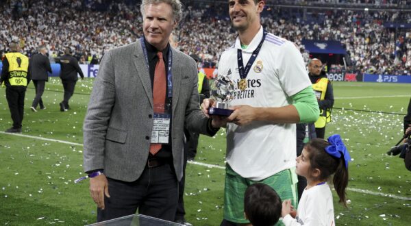 American actor Will Ferrell gives the 'man of the match' trophy to goalkeeper of Real Madrid Thibaut Courtois following the UEFA Champions League Final football match between Liverpool FC and Real Madrid CF on May 28, 2022 at Stade de France in Saint-Denis near Paris, France - Photo Jean Catuffe / DPPI,Image: 695364620, License: Rights-managed, Restrictions: Hungary Out, Model Release: no, Credit line: JEAN CATUFFE / AFP / Profimedia