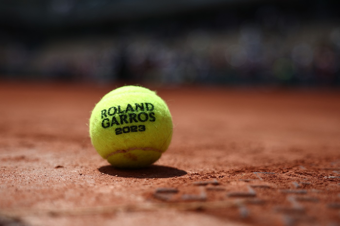 An official ball lies on the surface of Court Simonne Mathieu ahead of the Roland-Garros Open tennis tournament in Paris on May 27, 2023.
  Novak Djokovic will bid for a record-breaking 23rd Grand Slam title at a French Open without his old rival Rafael Nadal for the first time since 2004, while Iga Swiatek attempts to become the first woman to defend the title in 16 years int eh tournament which starts on May 28.,Image: 779641326, License: Rights-managed, Restrictions: , Model Release: no, Credit line: Anne-Christine POUJOULAT / AFP / Profimedia