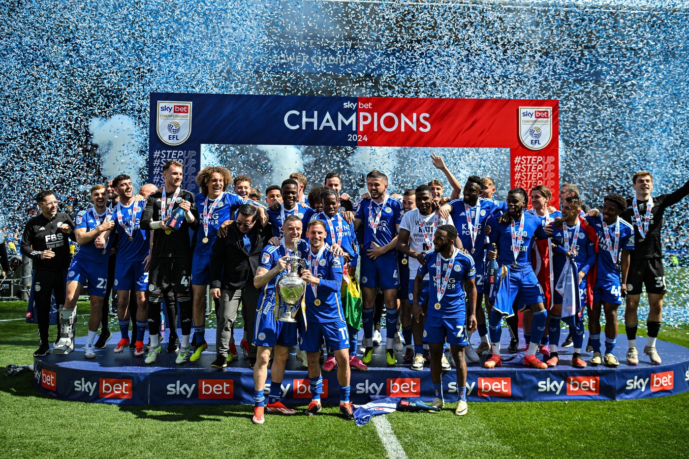 4th May 2024; King Power Stadium, Leicester, England; EFL Championship Football, Leicester City versus Blackburn Rovers; The Leicester team celebrate becoming the Sky Bet Championship EFL Champions 2024 with Jamie Vardy and Marc Albrighton holding the trophy,Image: 870216534, License: Rights-managed, Restrictions: , Model Release: no, Credit line: Godfrey Pitt / Actionplus / Profimedia