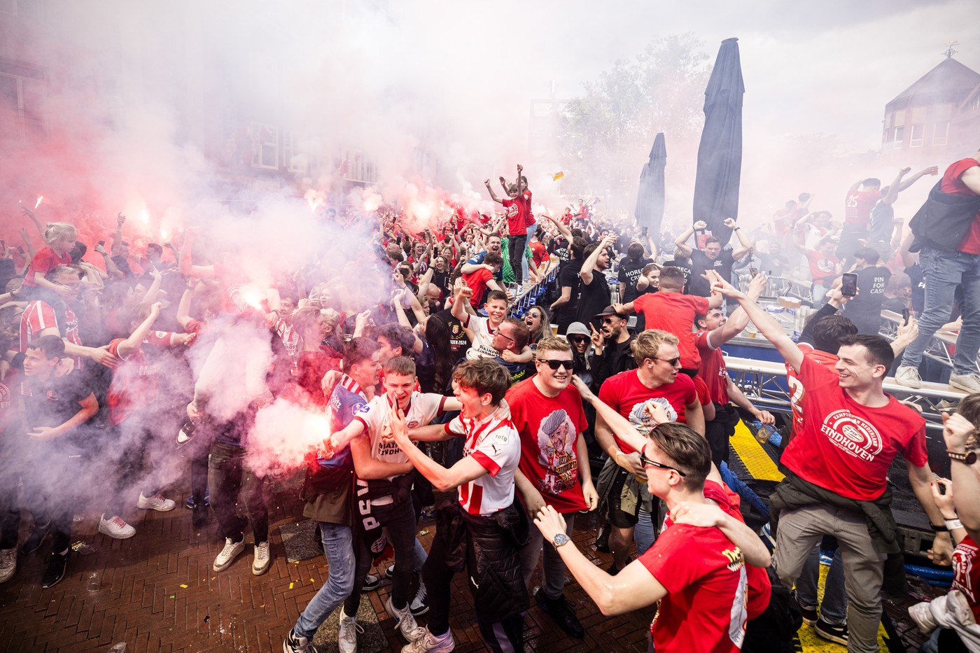 EINDHOVEN - PSV fans celebrate winning the national championship. ANP ROB ENGELAAR netherlands out - belgium out,Image: 870398578, License: Rights-managed, Restrictions: *** World Rights Except Belgium, France, Germany, The Netherlands, and The UK *** BELOUT DEUOUT FRAOUT GBROUT NDLOUT, Model Release: no, Credit line: ANP / ddp USA / Profimedia