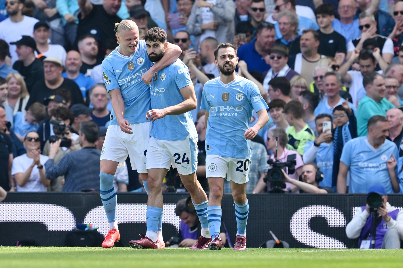 Manchester City's Josko Gvardiol celebrates scoring his side's third goal with Erling Haaland during the English championship Premier League football match between Fulham and Manchester City on May 11, 2024 at Craven Cottage in London, England - Photo Ashley Western / Colorsport / DPPI,Image: 872207801, License: Rights-managed, Restrictions: Hungary Out UK, China, Japan, Germany, Italy and Norway OUT, Model Release: no, Credit line: Ashley Western / AFP / Profimedia