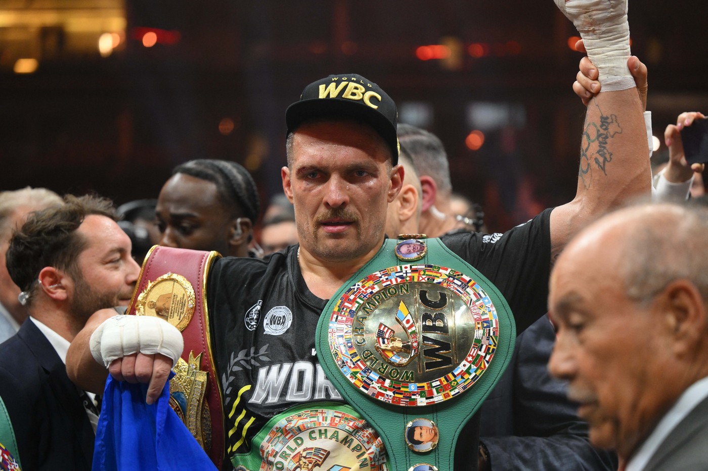 RIYADH, SAUDI ARABIA - MAY 19: Oleksandr Usyk of Ukraine beats Tyson Fury (not seen) of United Kingdom to become the undisputed heavyweight champion of the world at Kingdom Arena in Riyadh, Saudi Arabia on May 19, 2024. Mohammed Saad / Anadolu/ABACAPRESS.COM,Image: 874312517, License: Rights-managed, Restrictions: , Model Release: no, Credit line: AA/ABACA / Abaca Press / Profimedia