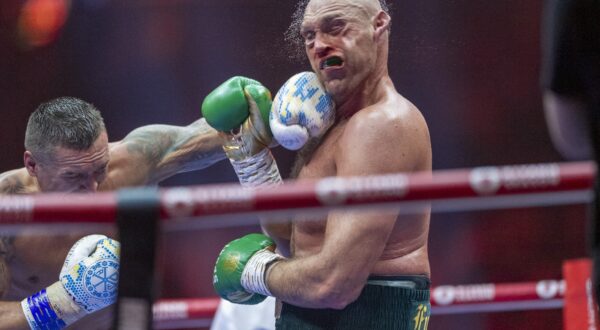 RIYADH, SAUDI ARABIA - MAY 19: Oleksandr Usyk (L) of Ukraine in action against Tyson Fury (R) of United Kingdom during heavyweight boxing world championship fight at Kingdom Arena in Riyadh, Saudi Arabia on May 19, 2024. Mohammed Saad / Anadolu,Image: 874313471, License: Rights-managed, Restrictions: , Model Release: no, Credit line: Mohammed Saad / AFP / Profimedia