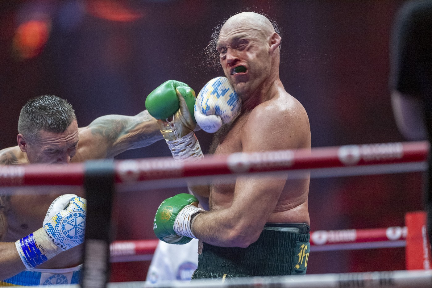 RIYADH, SAUDI ARABIA - MAY 19: Oleksandr Usyk (L) of Ukraine in action against Tyson Fury (R) of United Kingdom during heavyweight boxing world championship fight at Kingdom Arena in Riyadh, Saudi Arabia on May 19, 2024. Mohammed Saad / Anadolu,Image: 874313471, License: Rights-managed, Restrictions: , Model Release: no, Credit line: Mohammed Saad / AFP / Profimedia