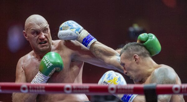 RIYADH, SAUDI ARABIA - MAY 19: Oleksandr Usyk (R) of Ukraine in action against Tyson Fury (L) of United Kingdom during heavyweight boxing world championship fight at Kingdom Arena in Riyadh, Saudi Arabia on May 19, 2024. Mohammed Saad / Anadolu,Image: 874313478, License: Rights-managed, Restrictions: , Model Release: no, Credit line: Mohammed Saad / AFP / Profimedia