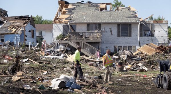 GREENFIELD, IOWA - MAY 23: Residents continue recovery and cleanup efforts with the help of family and friends following Tuesday's destructive tornado on May 23, 2024 in Greenfield, Iowa. The storm was responsible for several deaths in the small community.   Scott Olson,Image: 875916871, License: Rights-managed, Restrictions: , Model Release: no, Credit line: SCOTT OLSON / Getty images / Profimedia