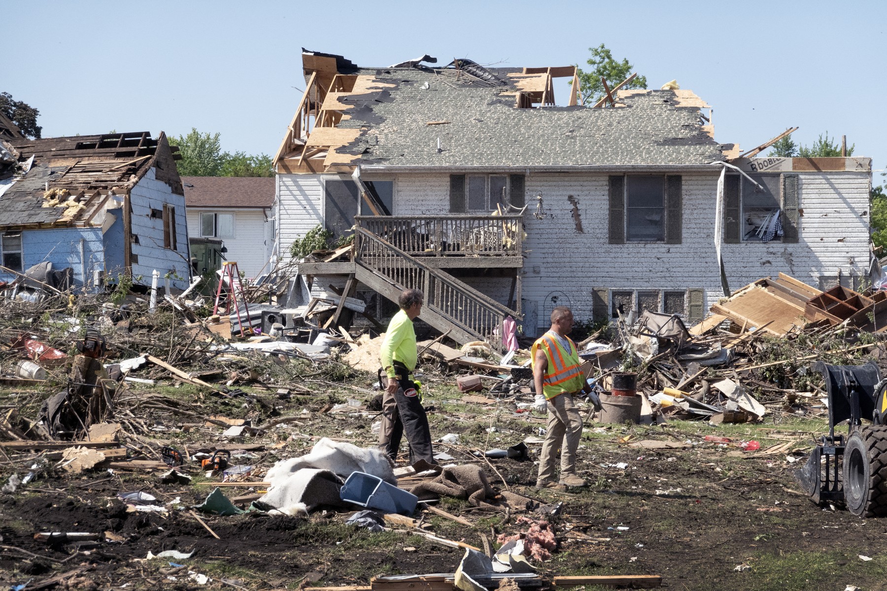 GREENFIELD, IOWA - MAY 23: Residents continue recovery and cleanup efforts with the help of family and friends following Tuesday's destructive tornado on May 23, 2024 in Greenfield, Iowa. The storm was responsible for several deaths in the small community.   Scott Olson,Image: 875916871, License: Rights-managed, Restrictions: , Model Release: no, Credit line: SCOTT OLSON / Getty images / Profimedia