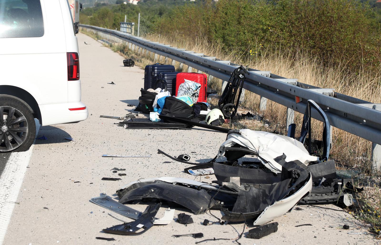 22.08.2023.,Sibenik-Izmedju odmorista Sitno i cvora Vrpolje na A1 dogodila se prometna nesreca u kojoj su sudjelovali kamion i kombi.Ocevid je u tijeku a promet se odvija jednim trakom uz regulaciju prometne policije.
Photo: Dusko Jaramaz/PIXSELL Photo: Dusko Jaramaz/PIXSELL