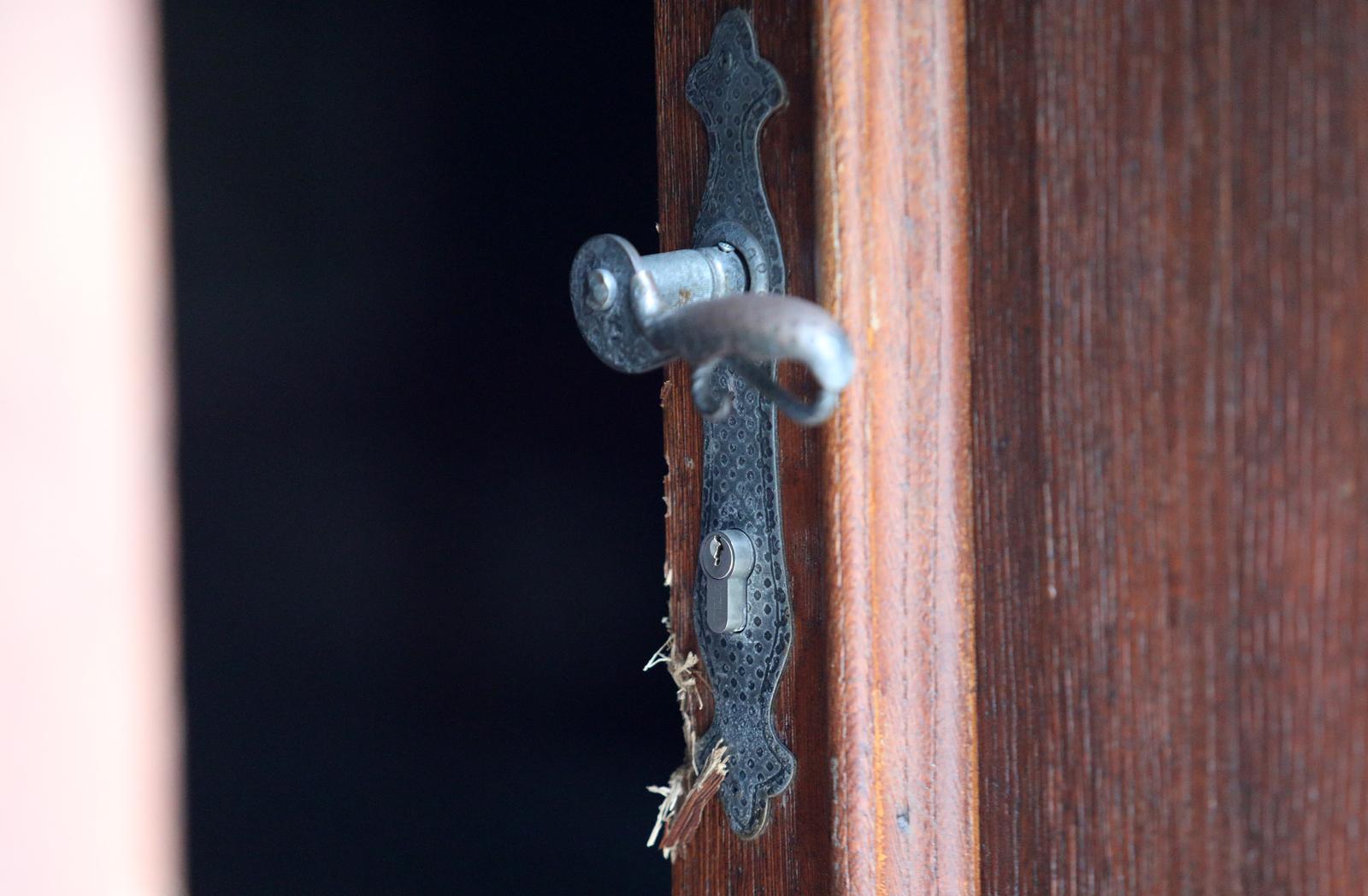 06.03.2021., Sibenik -Nepoznati počinitelj provalio je u Hram Svetog Spasa u Sibeniku. Razvaljena su ulazna vrata i sve ostale brave u crkvi, a crkveni inventar razbacan. rPhoto: Dusko Jaramaz/PIXSELL