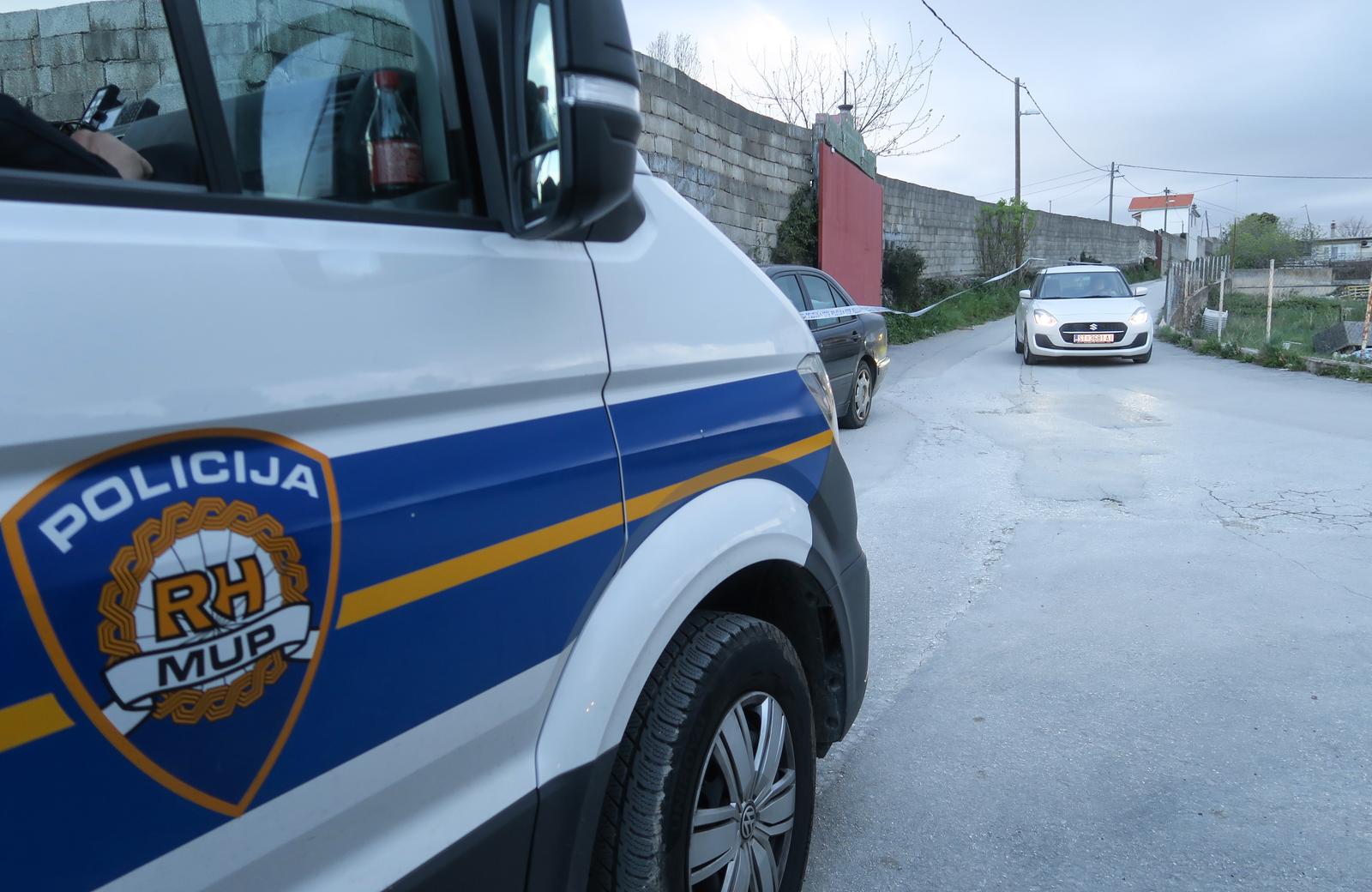 28.03.2024., Split - Policija ogradila i nadzire privarni posjed na Duilovu u ulici Put Orisca koji se nalazi na cesti od Duilova prema Stobrecu. Photo: Ivo Cagalj/PIXSELL