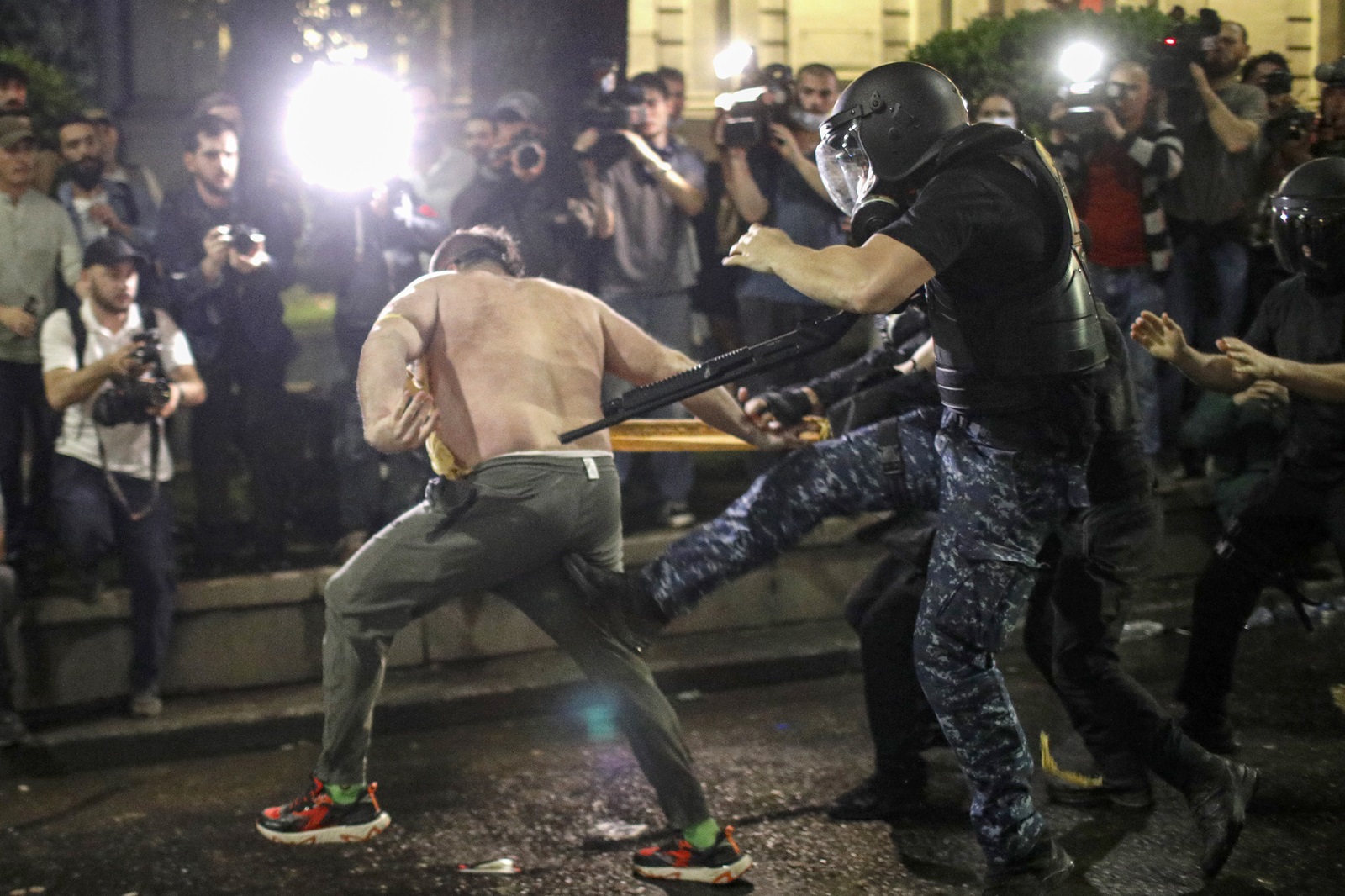 epa11311667 An opposition party supporter clashes with riot police during a protest against a draft bill on 'foreign agents' near the Parliament in Tbilisi, Georgia, 01 May 2024. The Georgian Parliament, against the backdrop of mass protests in Tbilisi, adopted the bill on foreign agents on the first reading. The second reading was appointed on 30 April. For 16 days, opponents of the bill have been gathering in front of the Georgian Parliament and blocking Rustaveli Avenue. Today they also wanted to surround the building to prevent the deputies from leaving it, but the police are preventing this.  EPA/DAVID MDZINARISHVILI