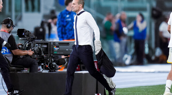 Atalanta BC v Juventus FC - Coppa Italia 2023/2024 Final Massimiliano Allegri head coach fo Juventus FC reacts with referee Fabio Maresca during the Coppa Italia 2023/2024 Frecciarossa final match between Atalanta BC and Juventus FC at Stadio Olimpico on May 15, 2024 in Rome, Italy. Rome Stadio Olimpico Lazio Italy Copyright: xGiuseppexMaffiax CoppaItaliaFinal_Juventus-Atalanta_150524_DSC2856