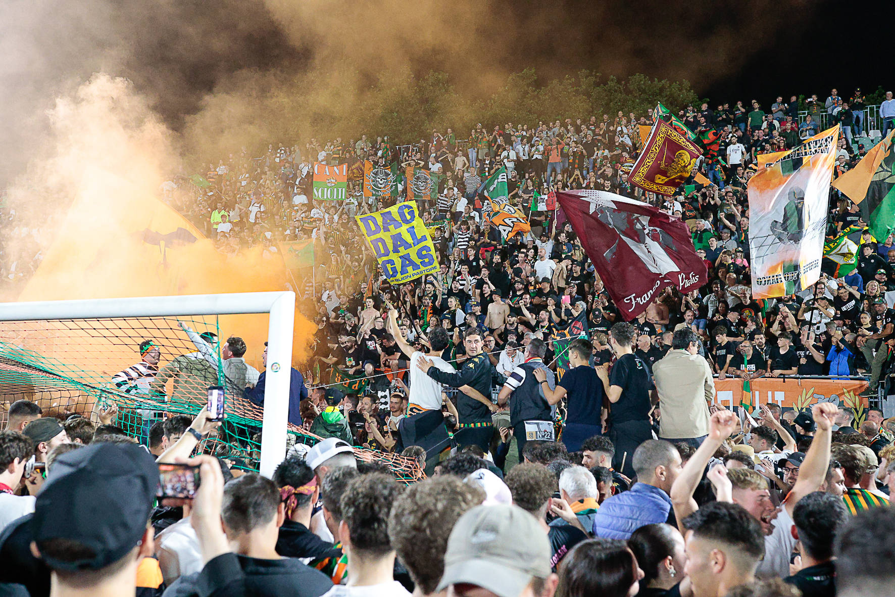 Venezia supporters celebrates the winnign of the match and the promotion to Serie A during Playoff - Venezia FC vs US Cremonese, Italian soccer Serie B match in Venice, Italy, June 02 2024 PUBLICATIONxNOTxINxITA Copyright: xMattiaxRadoni/IPAxSportx/xipa-agx/xx IPA_46763400 IPA_Agency_IPA46763400